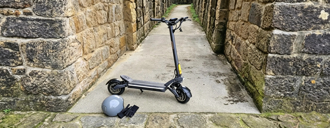 Ist ein Helm beim E-Scooter in Deutschland und Österreich Pflicht?