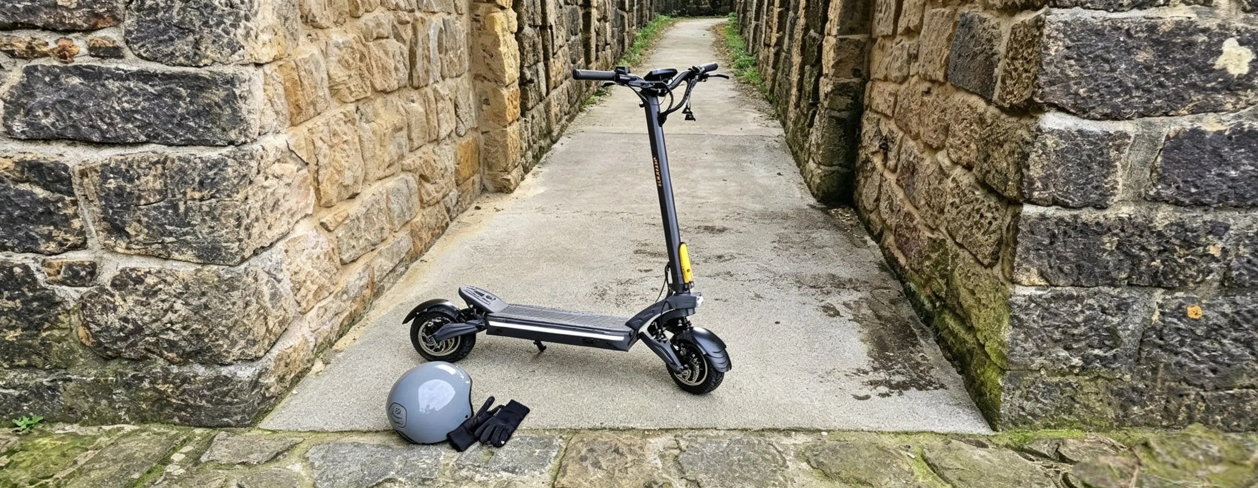 Ist ein Helm beim E-Scooter in Deutschland und Österreich Pflicht?